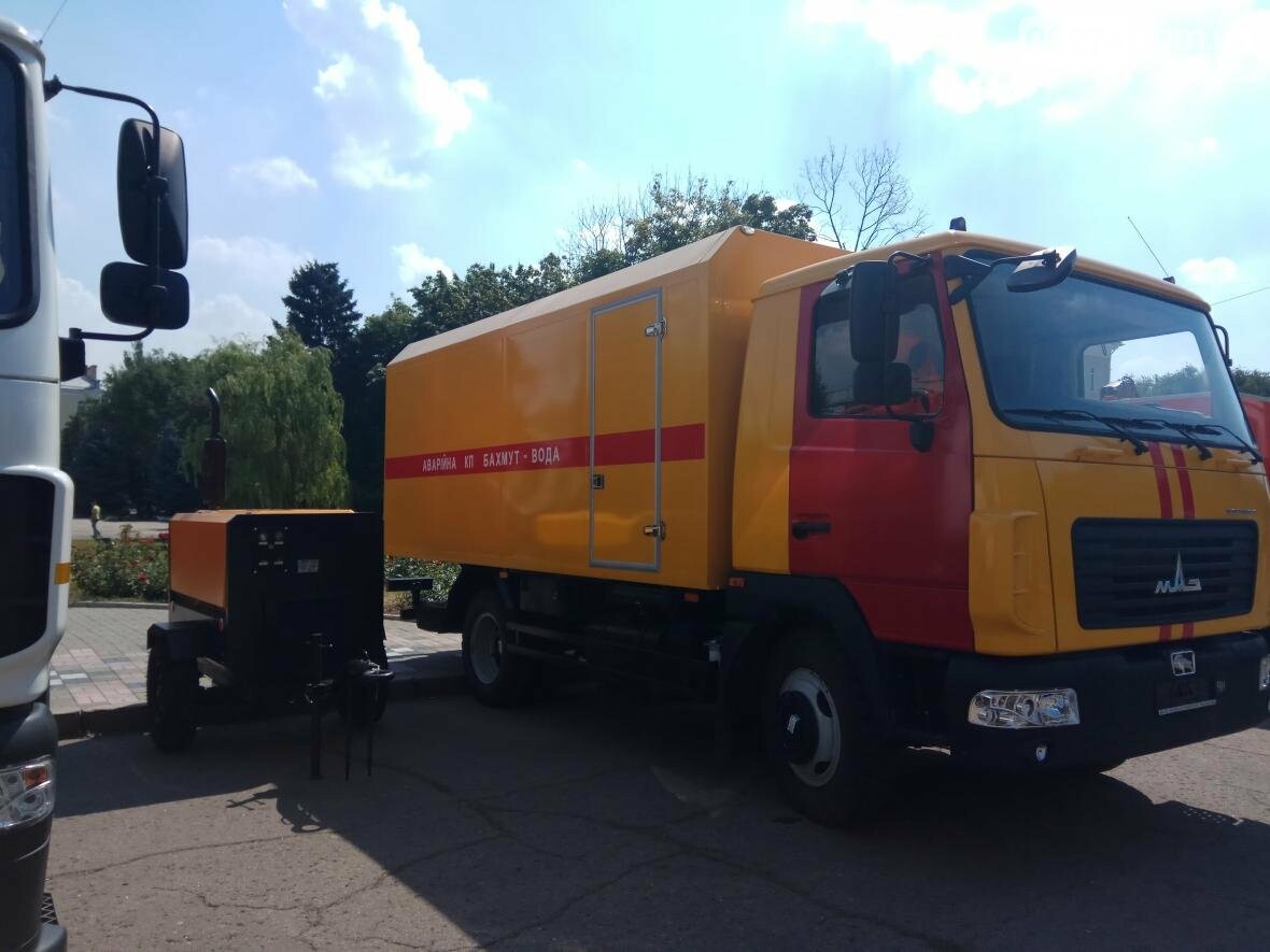 В Бахмуте презентовали новую коммунальную технику, фото-3 В Бахмуте презентовали новую коммунальную технику, фото-3