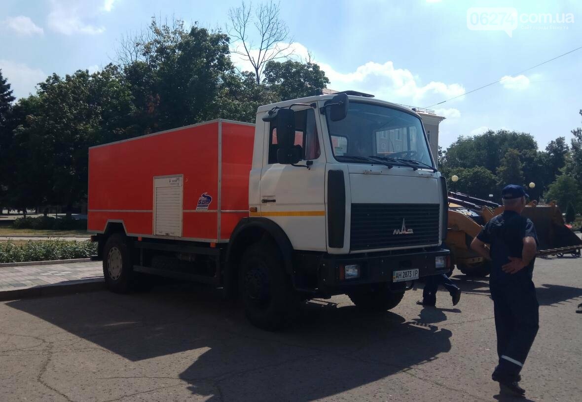 В Бахмуте презентовали новую коммунальную технику, фото-4 В Бахмуте презентовали новую коммунальную технику, фото-4
