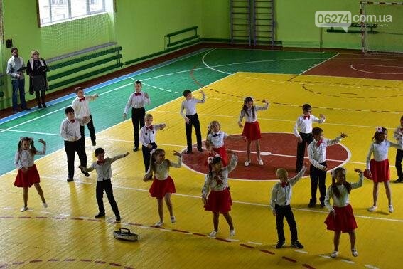Школьники Бахмута отправились в прифронтовой поселок, фото-1 Школьники Бахмута отправились в прифронтовой поселок, фото-1