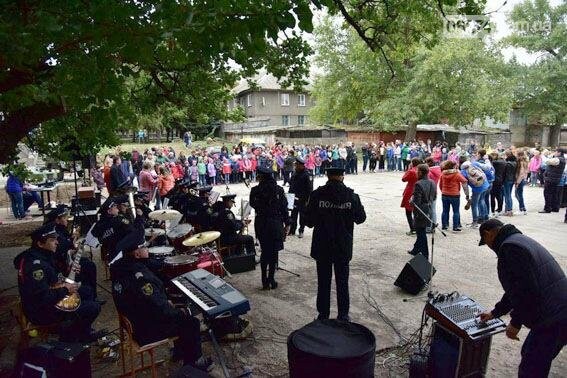 Школьники Бахмута отправились в прифронтовой поселок, фото-3 Школьники Бахмута отправились в прифронтовой поселок, фото-3