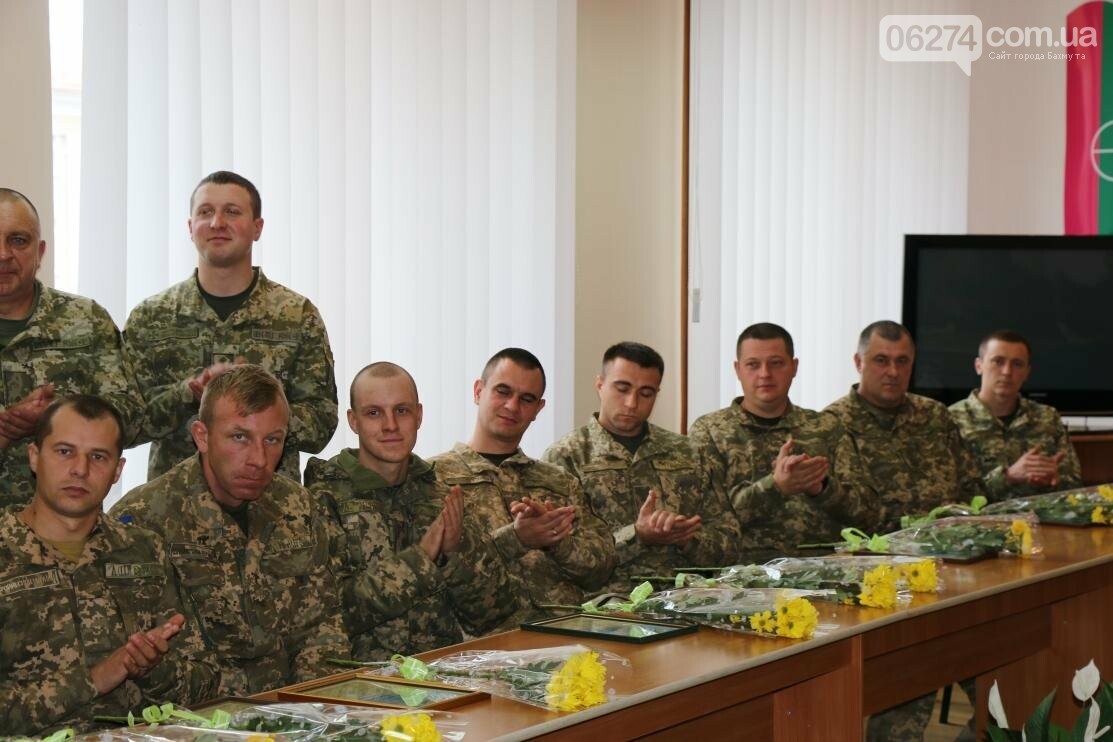 С Днем Защитника Украины военнослужащих поздравил мэр Бахмута, фото-15 С Днем Защитника Украины военнослужащих поздравил мэр Бахмута, фото-15