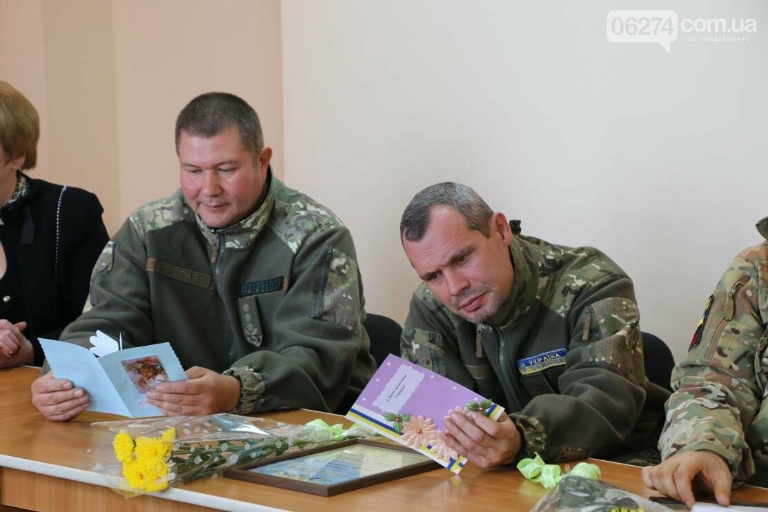 С Днем Защитника Украины военнослужащих поздравил мэр Бахмута, фото-23 С Днем Защитника Украины военнослужащих поздравил мэр Бахмута, фото-23
