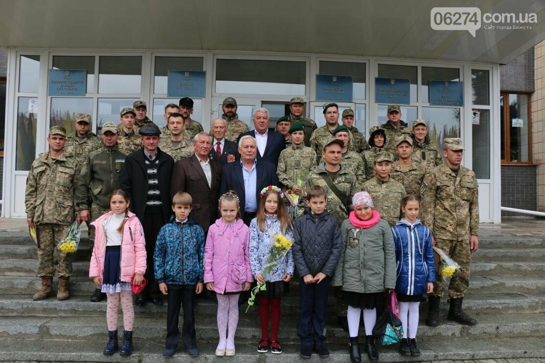 С Днем Защитника Украины военнослужащих поздравил мэр Бахмута, фото-25 С Днем Защитника Украины военнослужащих поздравил мэр Бахмута, фото-25