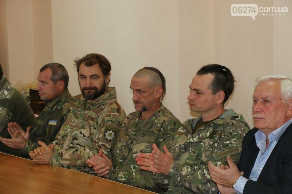С Днем Защитника Украины военнослужащих поздравил мэр Бахмута, фото-11 С Днем Защитника Украины военнослужащих поздравил мэр Бахмута, фото-11