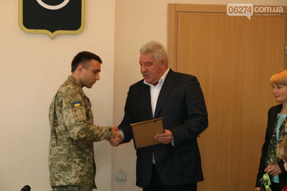 С Днем Защитника Украины военнослужащих поздравил мэр Бахмута, фото-13 С Днем Защитника Украины военнослужащих поздравил мэр Бахмута, фото-13