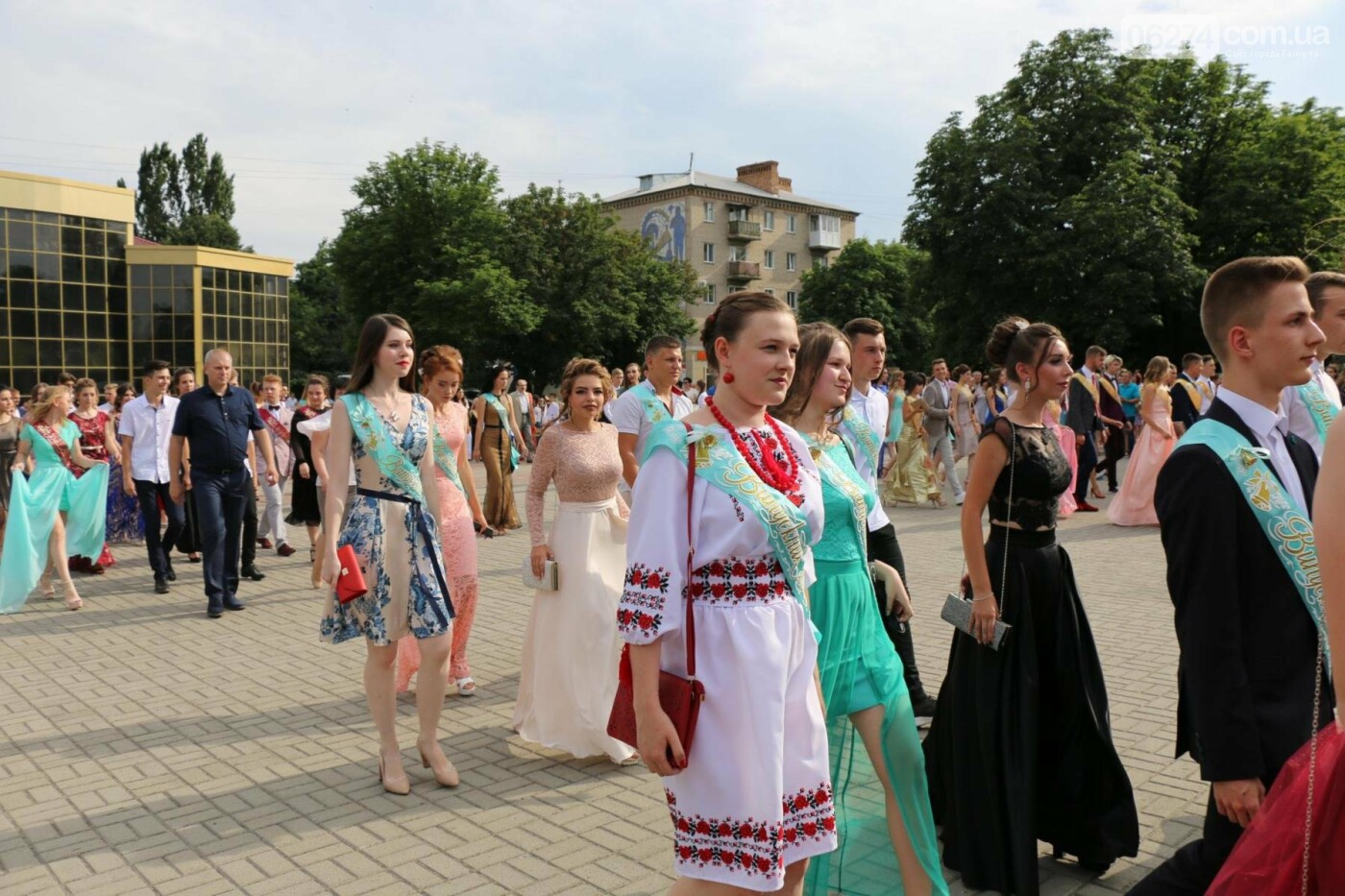 Михайловка волгоградской сайт. Выпускной бал в Коломенском. Выпускники г Сумы. Выпускные в городе Бендеры. Фотографии праздничного города Бахмут в 2021 году.