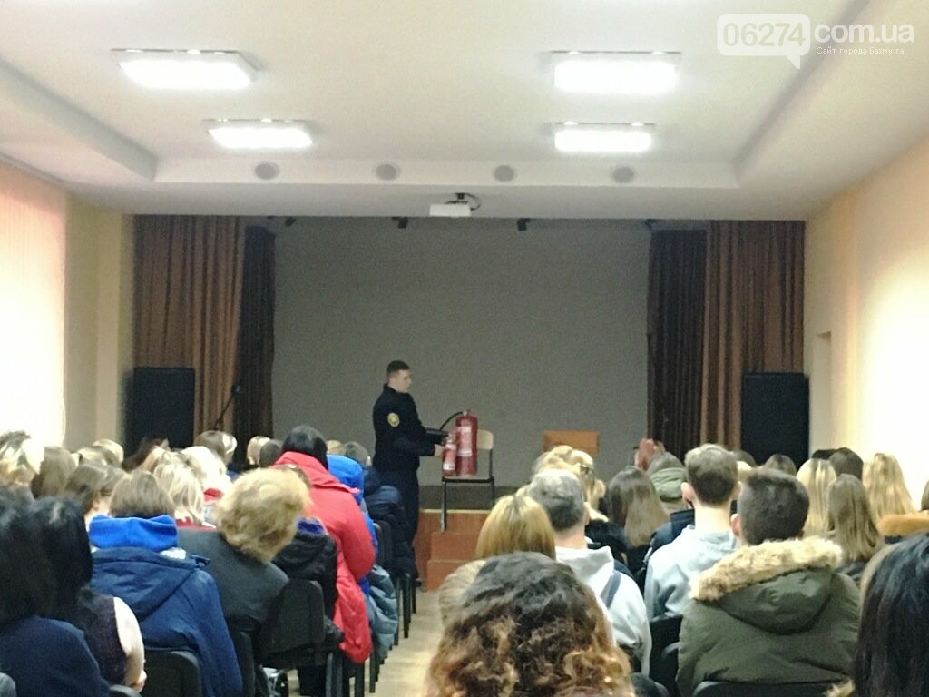В Бахмуте пожарные продолжают проверять учебные заведения, фото-1 В Бахмуте пожарные продолжают проверять учебные заведения, фото-1