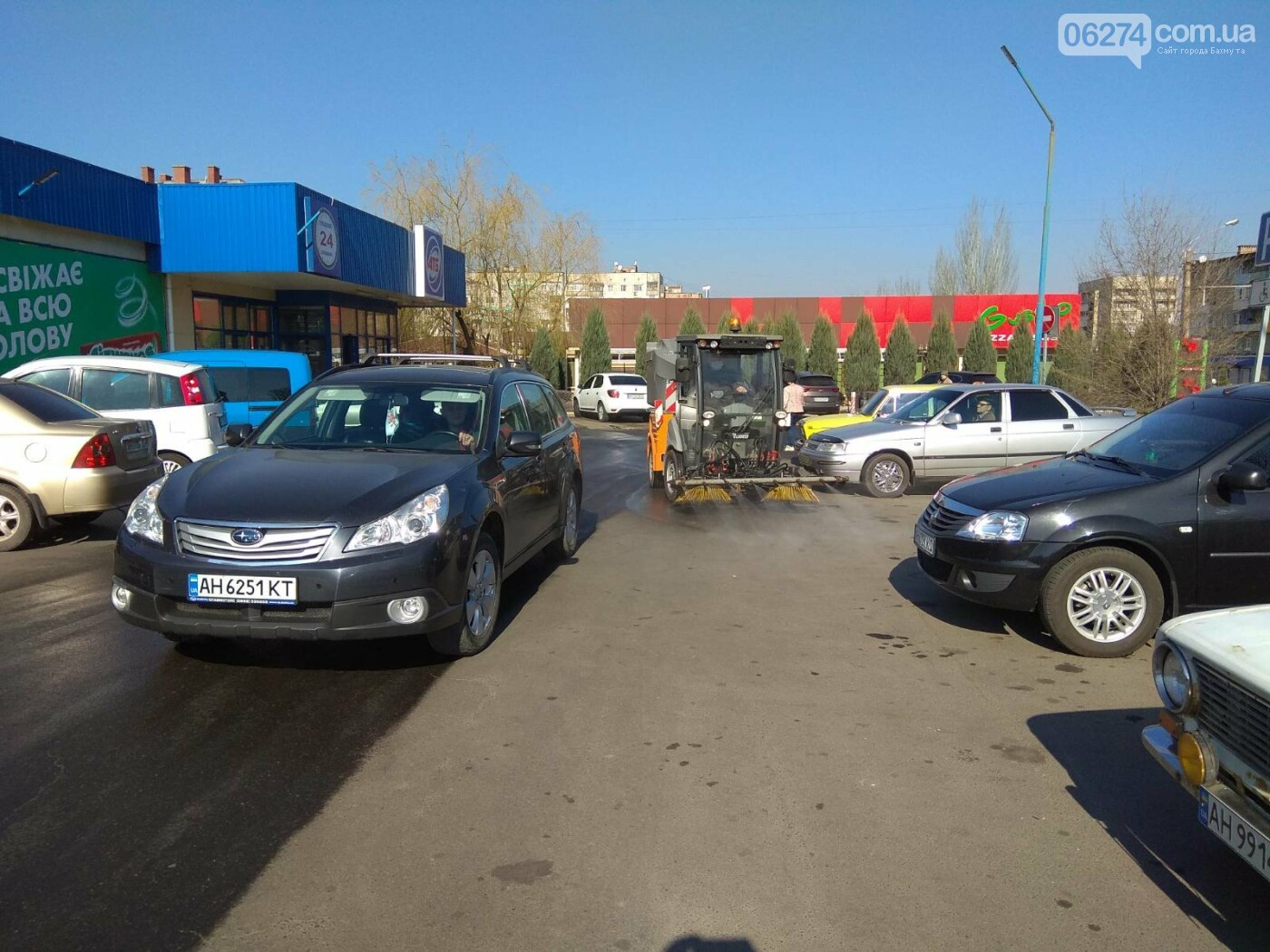 В Бахмуте дезинфицируют дороги и тротуары (ФОТО), фото-3 В Бахмуте дезинфицируют дороги и тротуары (ФОТО), фото-3