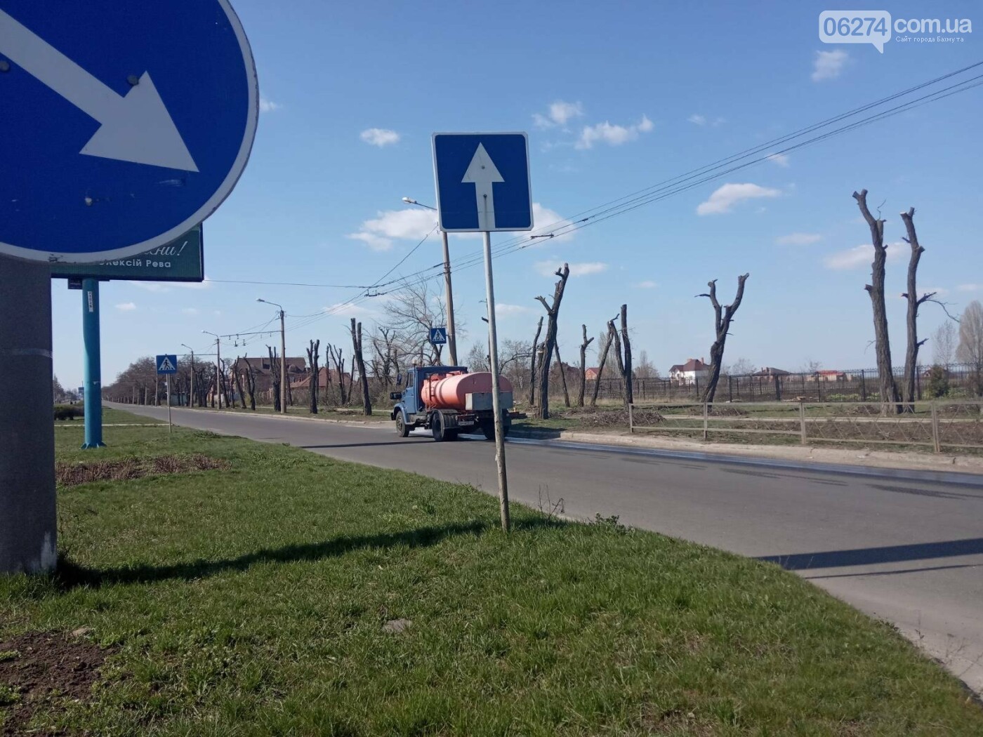 В Бахмуте дезинфицируют дороги и тротуары (ФОТО), фото-12 В Бахмуте дезинфицируют дороги и тротуары (ФОТО), фото-12