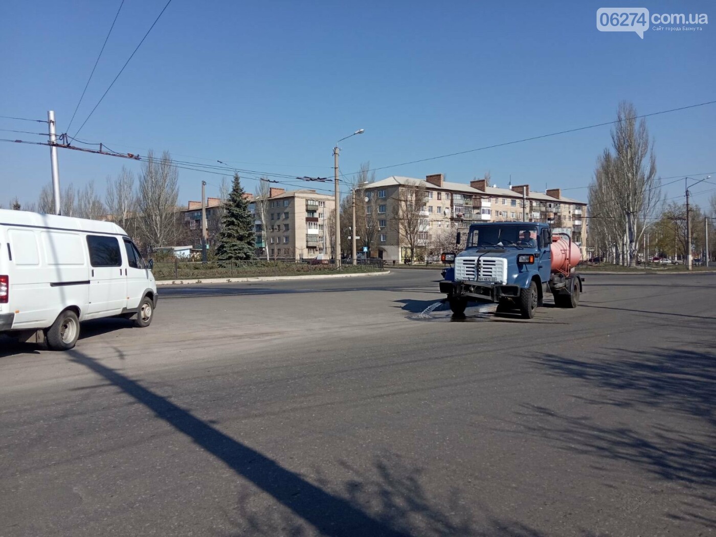 В Бахмуте дезинфицируют дороги и тротуары (ФОТО), фото-16 В Бахмуте дезинфицируют дороги и тротуары (ФОТО), фото-16