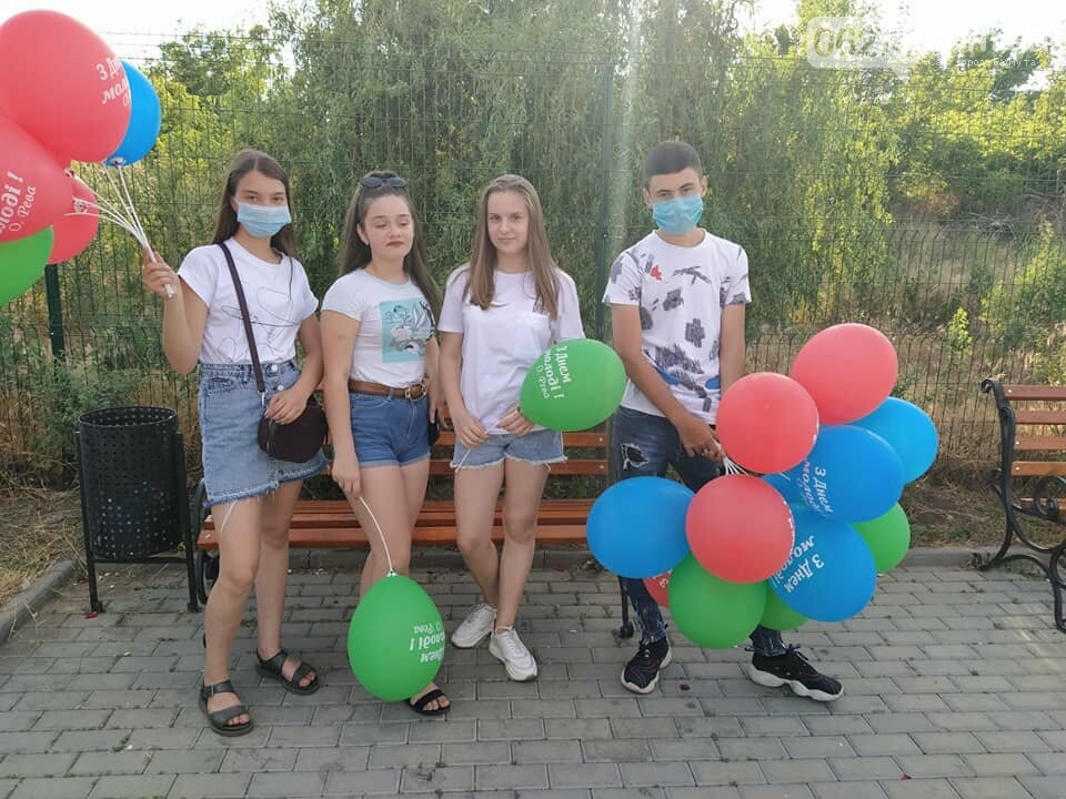 В Бахмуте отпраздновали День Конституции и День молодежи, фото-4 В Бахмуте отпраздновали День Конституции и День молодежи, фото-4
