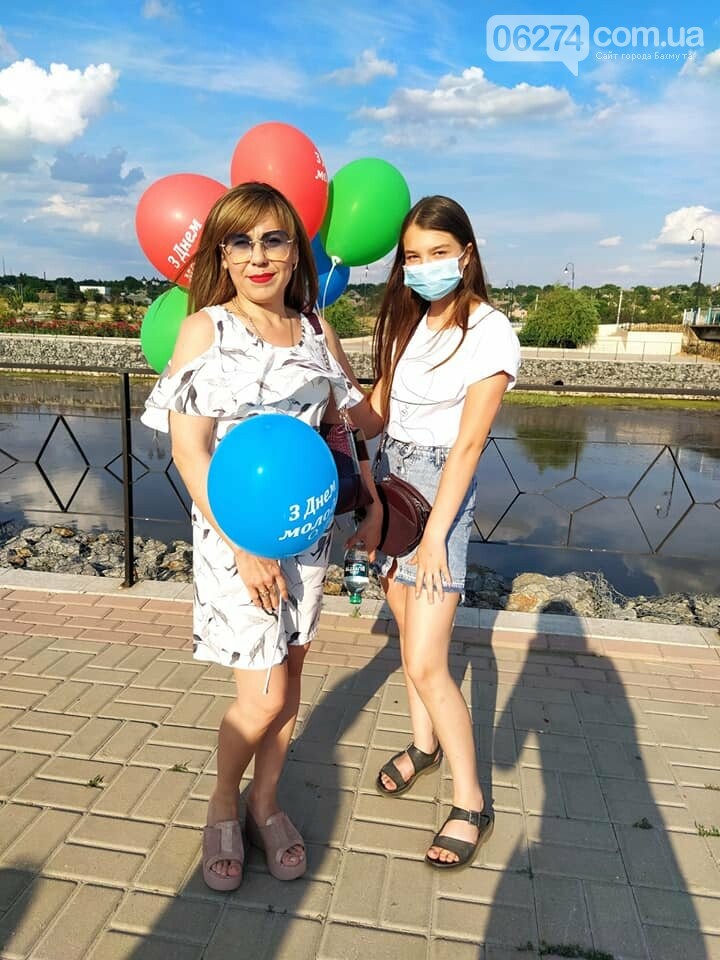 В Бахмуте отпраздновали День Конституции и День молодежи, фото-10 В Бахмуте отпраздновали День Конституции и День молодежи, фото-10