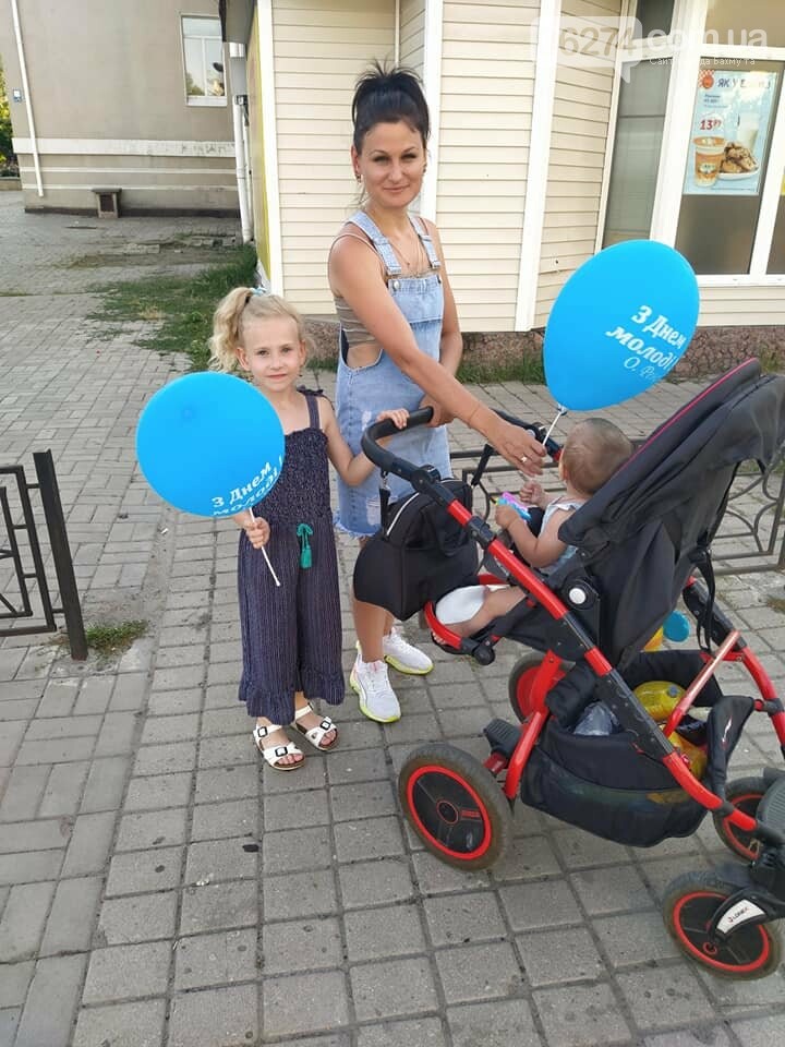 В Бахмуте отпраздновали День Конституции и День молодежи, фото-6 В Бахмуте отпраздновали День Конституции и День молодежи, фото-6