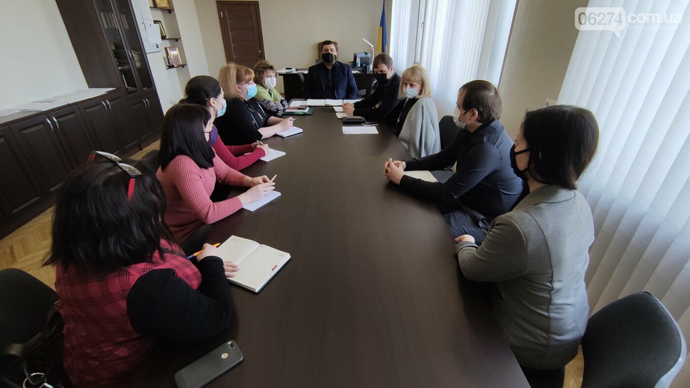 В Бахмутском городском совете прошло совещание с руководителями супермаркетов Бахмутской ОТГ, фото-1