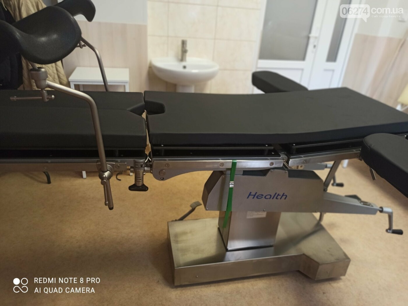 Обычный стол в больнице