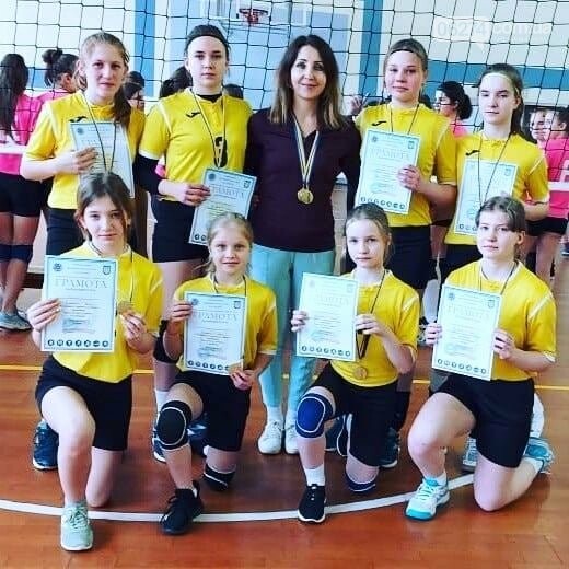Волейболистки Бахмута - чемпионки области, фото-1 Волейболистки Бахмута - чемпионки области, фото-1