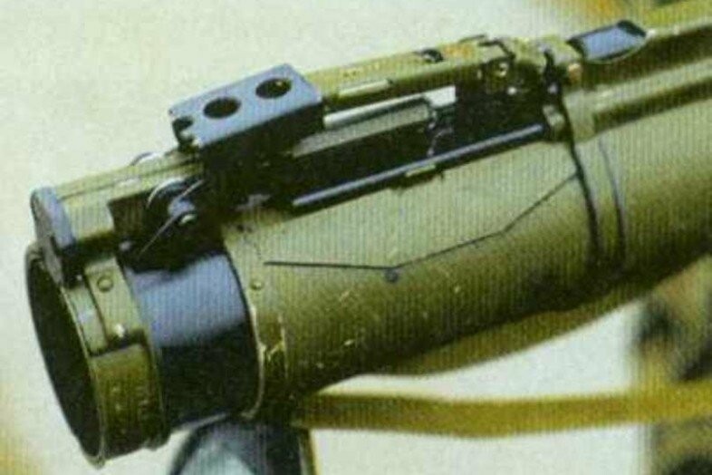Использованный гранатомет. РПГ-18 Муха. Противотанковый гранатомёт м18 Муха. РПГ 18 прицел. Муха гранатомет одноразовый.