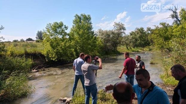 В Бахмуте провели расследование о проблеме загрязнения речки Бахмут... В Бахмуте провели расследование о проблеме загрязнения речки Бахмутка