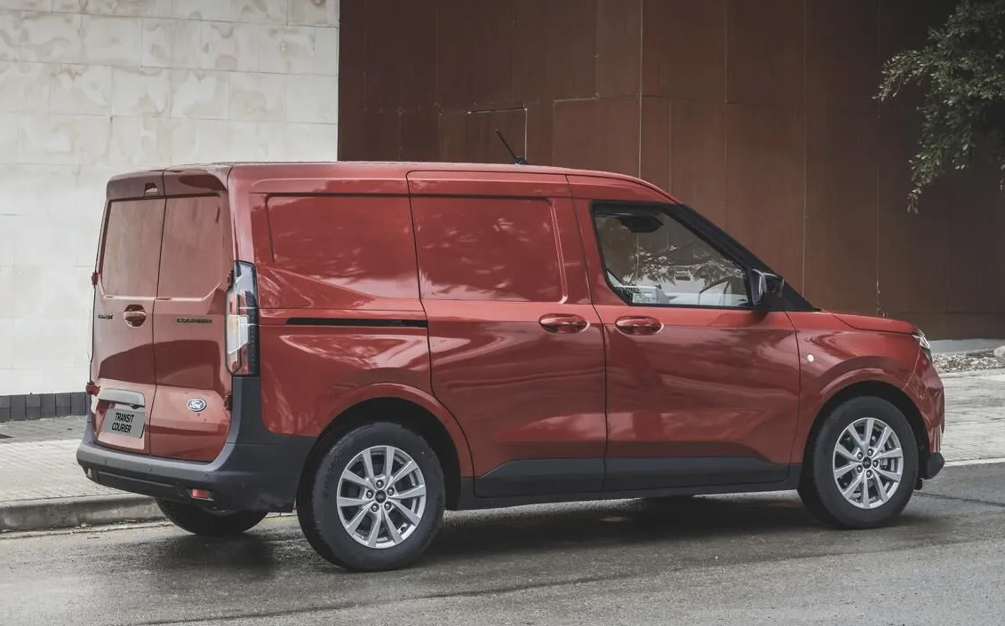 Ford Transit Courier для міських перевезень: переваги компактного формату Ford Transit Courier для міських перевезень: переваги компактного формату