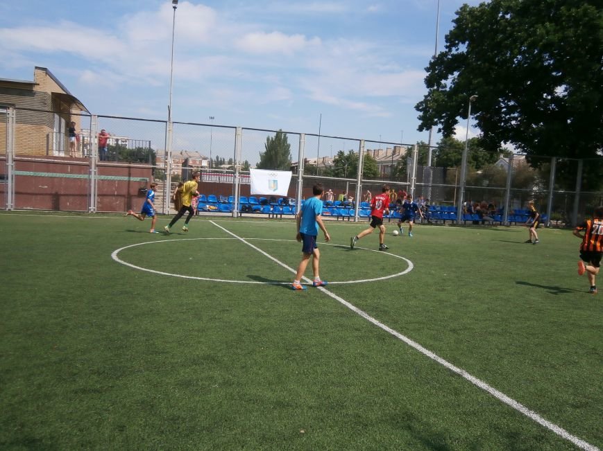 В Артемовске прошли соревнования по мини-футболу (фото) - фото 1