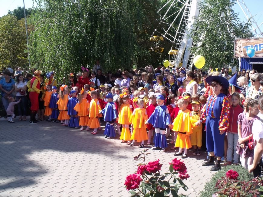 Артемовские детишки получили подарки в День города (фото) - фото 1