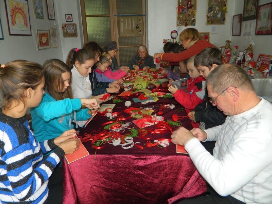 Переселенцы и местные жители Артемовска-Бахмута приняли участие в творческом мастер-классе (фото) - фото 1